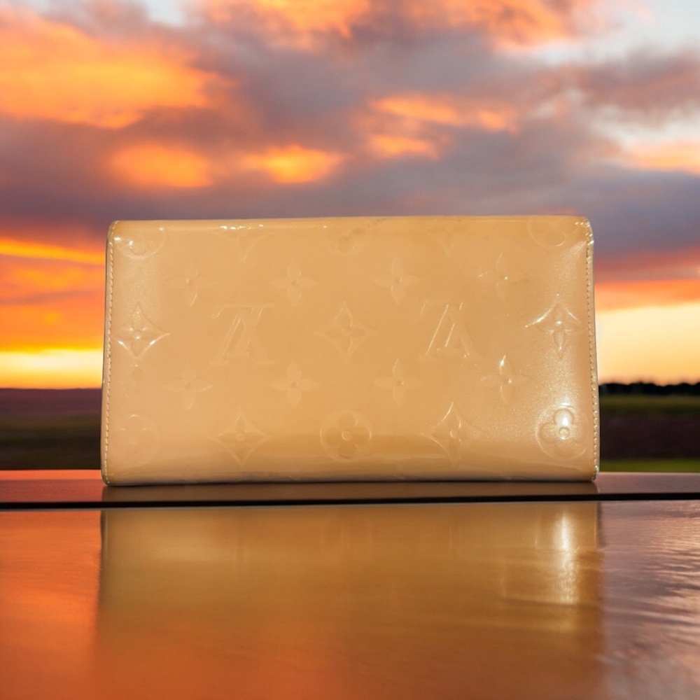 Louis Vuitton Vernis Sarah Wallet - Picture 2 of 7